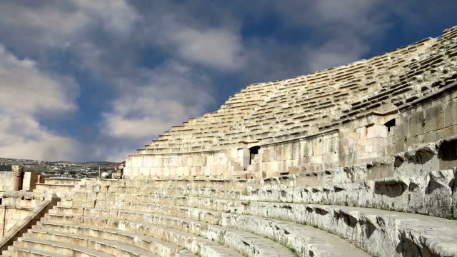 Amphitheater-in-Jerash-(Gerasa-der-Antike),-Hauptstadt-und-größte-Stadt-von-Jerash-Governorate,-Jordanien