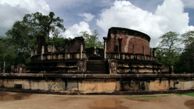 Ruinen-des-Gebäudes-in-der-Stadt-Polonnaruwa,-Sri-Lanka.