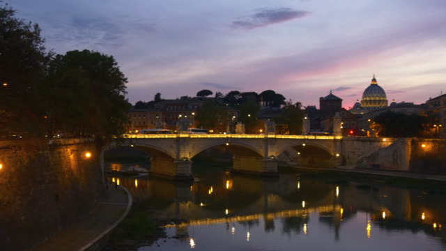 Italien-Sonnenuntergang-Nacht-Beleuchtung-Rom-Tiber-Fluss-Vatikan-Panorama-4k
