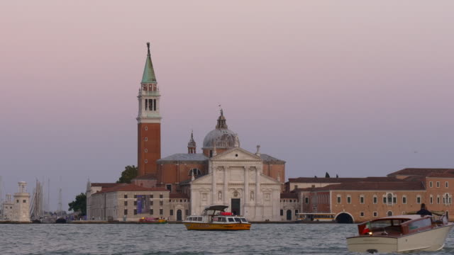 Italien-Venedig-Sonnenuntergang-Campanile-San-Giorgio-Maggiore-Basilika-berühmten-Panorama-4k