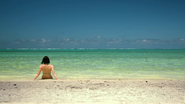 Young-Woman-and-the-Endless-Ocean