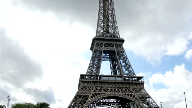 Die-berühmten-Eiffelturm-in-Paris,-Frankreich
