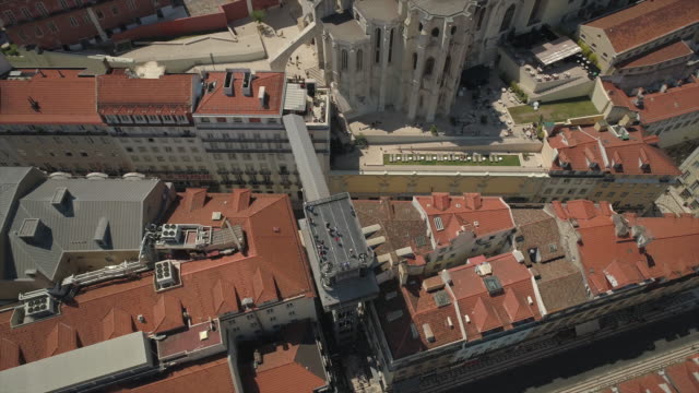 Portugal-día-soleado-Lisboa-famosos-en-la-azotea-vista-punto-aéreo-panorama-4k