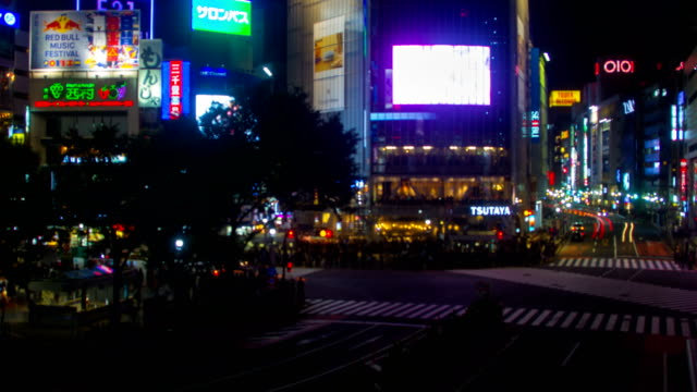Nacht-Zeitraffer-4K-bei-Shibuya-Kreuzung-breite-geschossen-hohen-Winkel-verkleinern