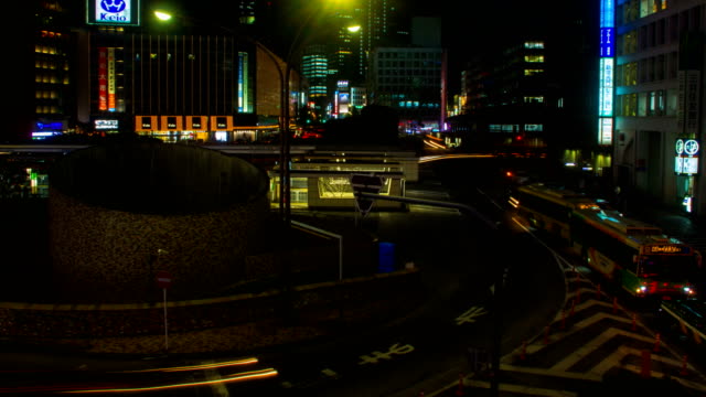 Night-hyper-lapse-4K-at-shinjuku-bus-rotary-slow-shutter