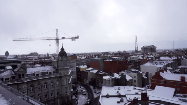 Dublin-Stadtbild-mit-Schnee-Dach