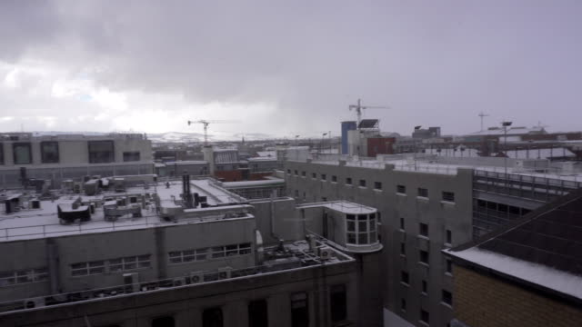 Dublin-Stadtbild-mit-Schnee-Dach
