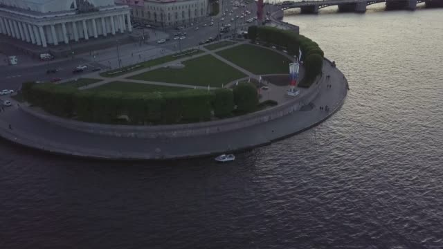 Blick-auf-das-Zentrum-Sankt-Petersburg-Rostral-Spalte-Alte-Börse