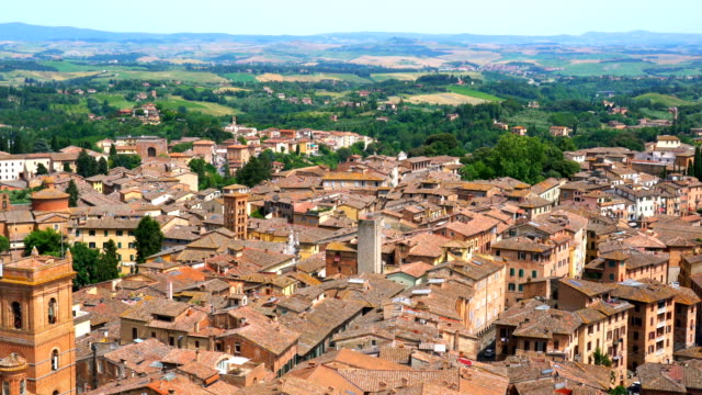 Aerial-view-of-cityscape-of-Siena-in-Tuscany-Italy