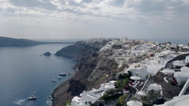 afternoon-wide-view-of-oia,-santorini