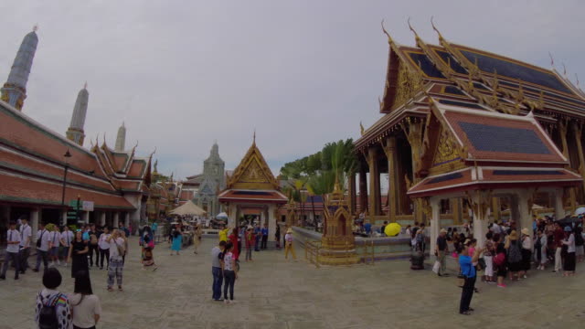 Time-Lapse-Tourists-At-Wat-Phra-Kaew-(-Temple-Of-Emerald-Buddha-)-Bangkok-,-Thailand