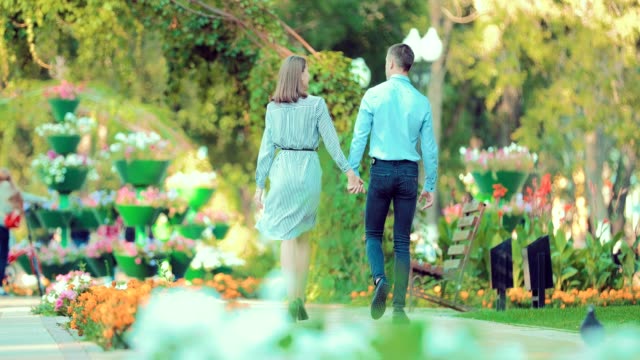 Сouple-walking-in-the-park
