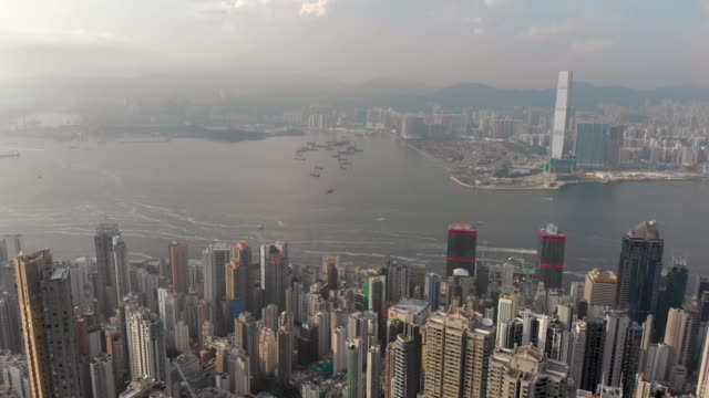 Toma-panorámica-aérea-del-skyline-de-Hong-Kong