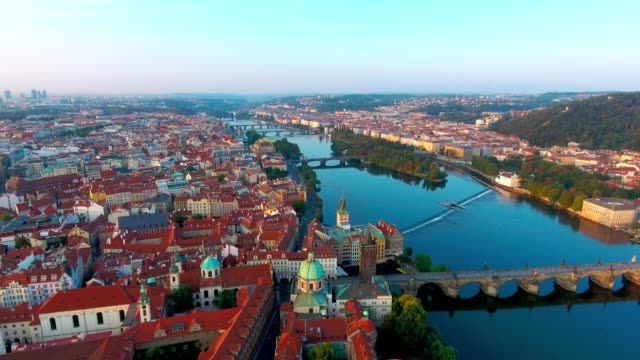 Puentes-de-Praga-incluyendo-el-famoso-puente-de-Carlos-sobre-el-río-Vitava-Chequia,-Europa