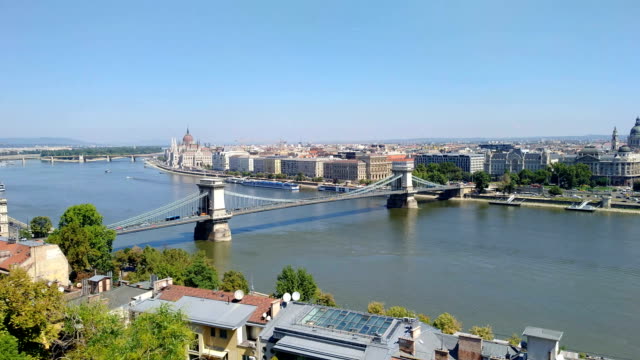 Die-Kettenbrücke---Budapest---Ungarn