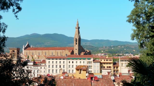 Traumhafte-Aussicht-auf-das-Dach-des-Stadtzentrums-von-Florenz-(Toskana)-und-die-beeindruckende-Architektur-seines-religiösen-Erbes.-Oktober-2018.