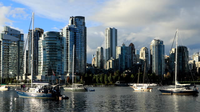 Timelapse-of-Vancouver,-Canada-with-boats-in-foreground
