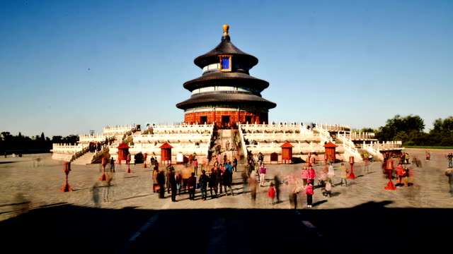 Beijing,-China-–-Nov-1,2014:-Der-Blick-auf-die-Qinian-Hall-und-die-Besucher-in-der-Himmelstempel,-Peking,-China