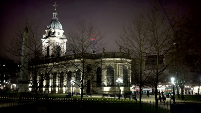 Catedral-de-Saint-Phillip-en-la-noche-Birmingham,-Reino-Unido