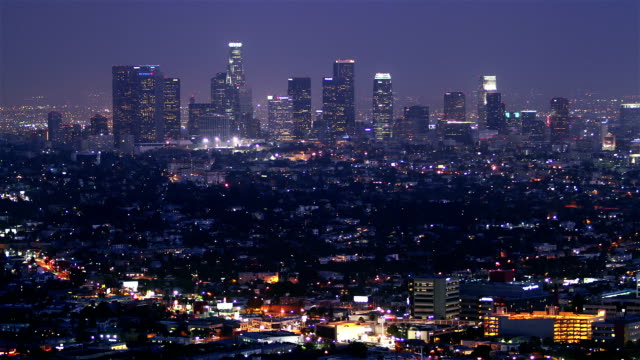 Zeitraffer-von-der-Innenstadt-von-Los-Angeles-am-Abend