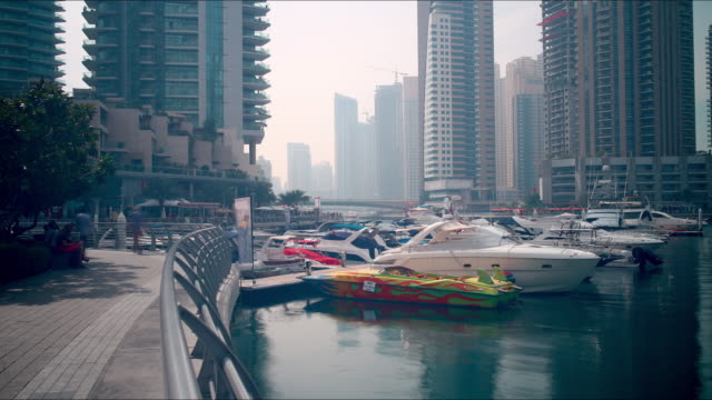 dubai-marina-yachts-place-time-lapse