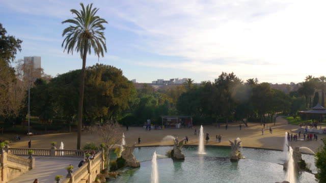 Parc-de-La-Ciutadella-Sonnenuntergang-Panorama-4-k-Spanien-Barcelona
