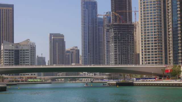 Emiratos-Árabes-Unidos-luz-de-día-de-verano-de-la-Marina-de-Dubai-Golfo-puente-4-K