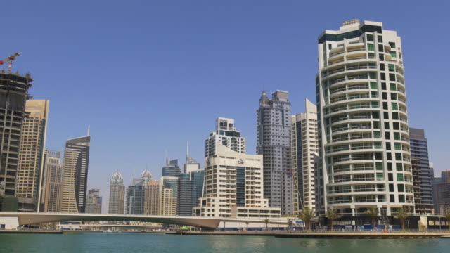 De-la-ciudad-de-dubai,-Emiratos-Árabes-Unidos-día-soleado-Golfo-panorama-4-K