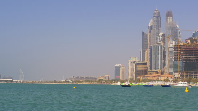 Emiratos-Árabes-Unidos-sol-luz-de-día-de-la-Marina-de-Dubai-Playa-panorama-4-K
