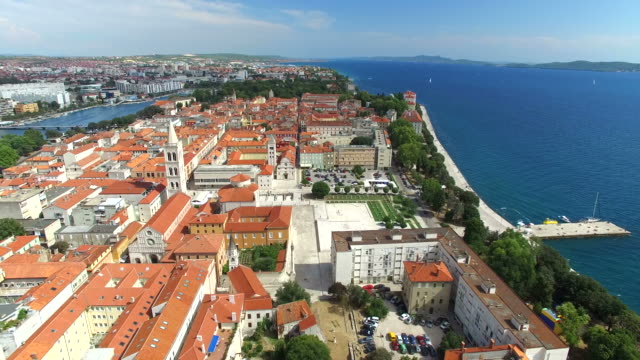 Luftaufnahme-von-der-historischen-Altstadt-von-Zadar