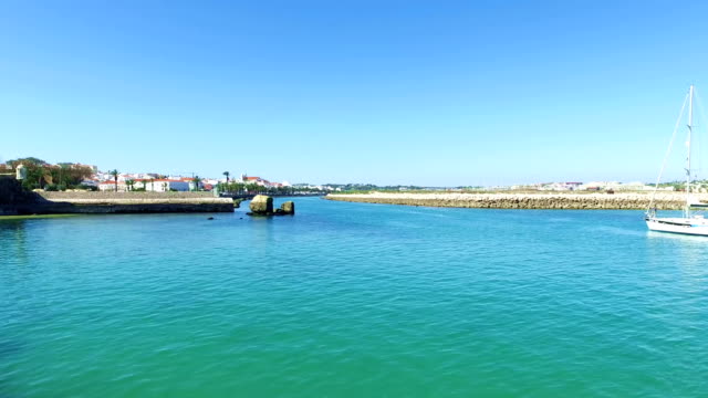 El-puerto-de-Lagos-en-Portugal