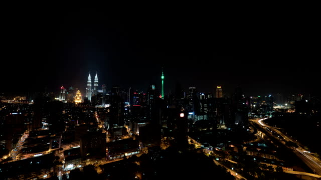 Timelapse-de-noche-iluminado-Kuala-Lumpur,-Malasia