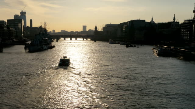 Sonnenuntergang-Thames,-London-Pool.