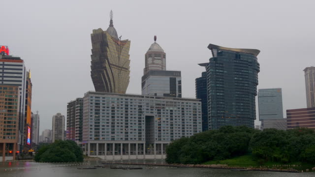 China-Dämmerung-am-Abend-Macau-berühmten-Hotel-Bucht-4k