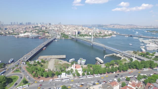 zwei-Brücken-des-Goldenen-Horns-auf-Istanbul-Bosporus-Meer