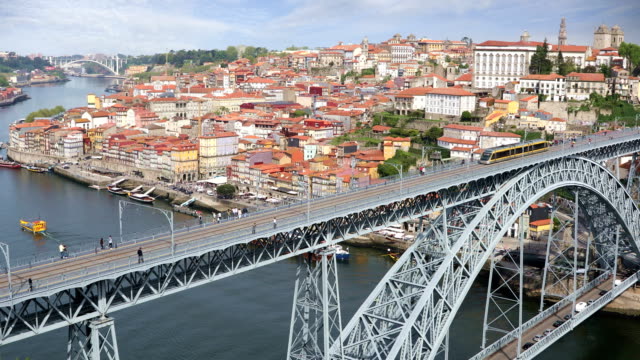 Vista-de-la-ciudad-de-Porto-con-el-río-Duero