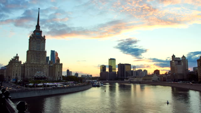 Time-lapse-cityscape-at-sunset-with-the-movement-of-clouds-and-office-buildings-at-background