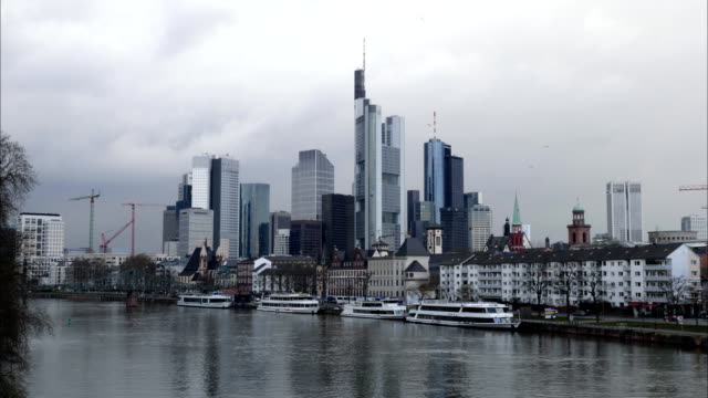 Skyline-de-Frankfurt-(Time-lapse-en-4K)