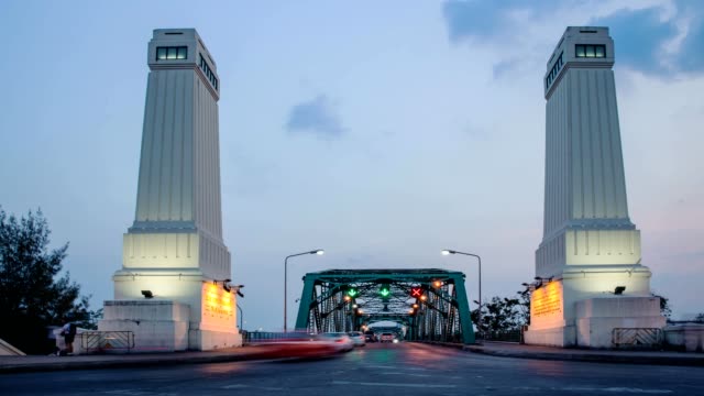 Puente-del-monumento,-es-un-puente-basculante-sobre-el-río-de-Chao-Phraya-en-Bangkok,-Tailandia.-Resolución-de-4K-de-timelapse.