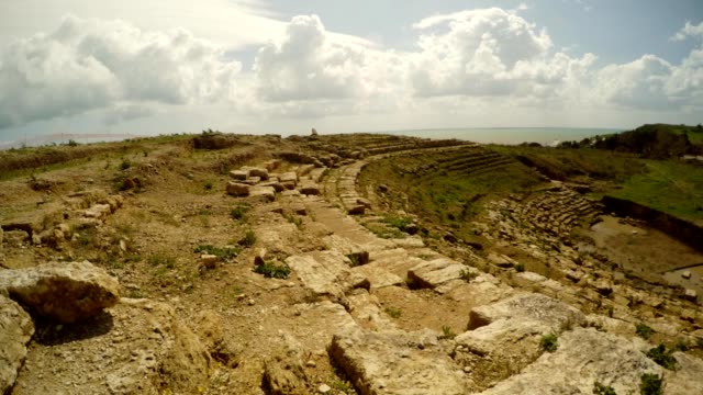 excavaciones-arqueológicas-ruinas-antiguo-anfiteatro-Magarsus-Antik-Tiyatro