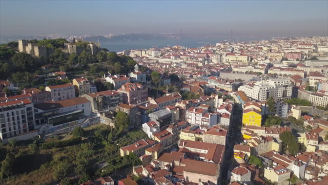 Portugal-día-soleado-Lisboa-famoso-saint-george-Castillo-aéreo-panorama-4k