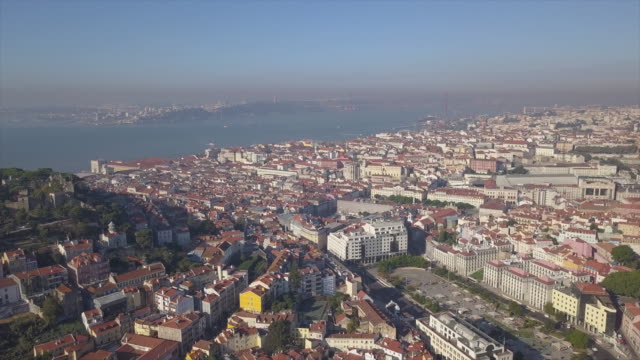 Portugal-Sommer-Tag-Lissabon-Stadtbild-Bucht-Luftbild-Panorama-4k