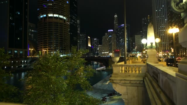 Chicago,-Illinois,-United-States-of-America.-November-29th,-2017.-Late-Evening-Hours-in-the-City-Center.-City-Riverwalk.