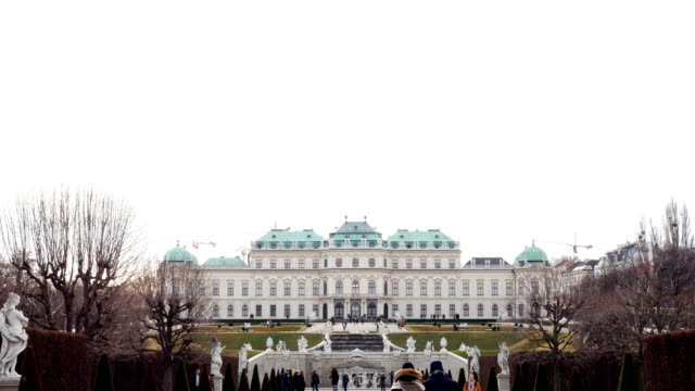 Winter-Kamerafahrt-am-Belvedere,-Wien