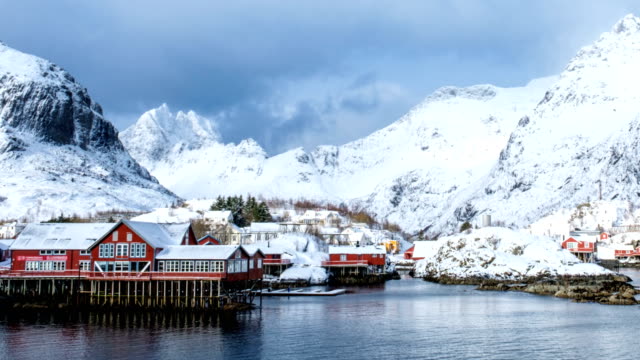 Un-pueblo-en-timelapse-de-las-islas-Lofoten,-Noruega