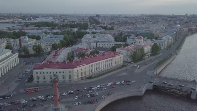 Aerial-view-from-water-to-city-in-the-center-of-Saint-Petersburg-on-a-sunny-evening