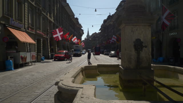 Switzerland-sunny-day-bern-city-traffic-main-street-fountain-panorama-4k