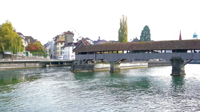 Puente-medieval-de-Spreuer,-Lucerna,-Suiza