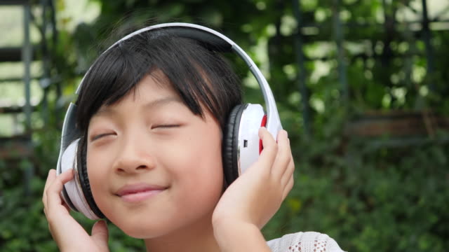 Little-girl-listens-to-music-from-headphone-and-good-feeling