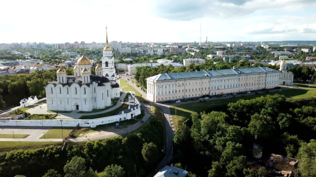 Vista-aérea-de-Vladimir-con-la-Catedral-de-la-asunción